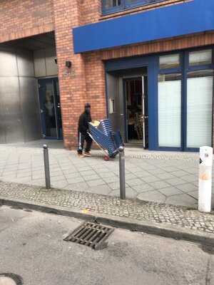 1. Container mit Spenden für Guinea – Aufnahme 3