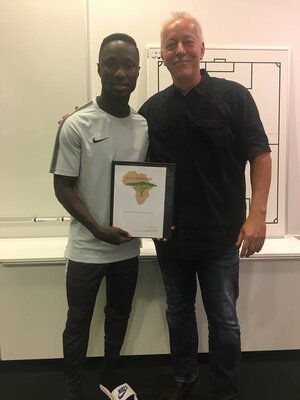 africa aid project e.V. trifft Fußballstar – Aufnahme 1