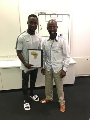 africa aid project e.V. trifft Fußballstar – Aufnahme 2