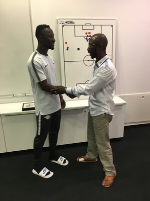 africa aid project e.V. trifft Fußballstar – Aufnahme 4